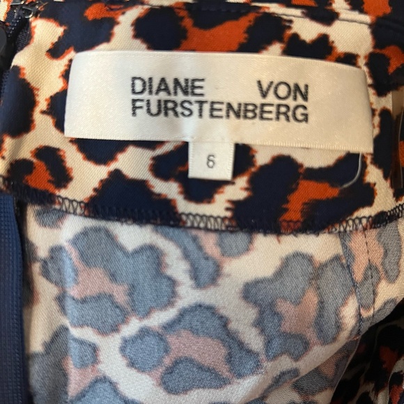 Diane von Furstenberg DVF leopard print pencil skirt, size 6 - Picture 3 of 3